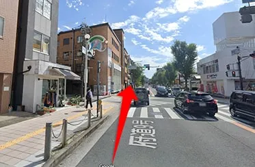 箕面5丁目交差点を直進します。